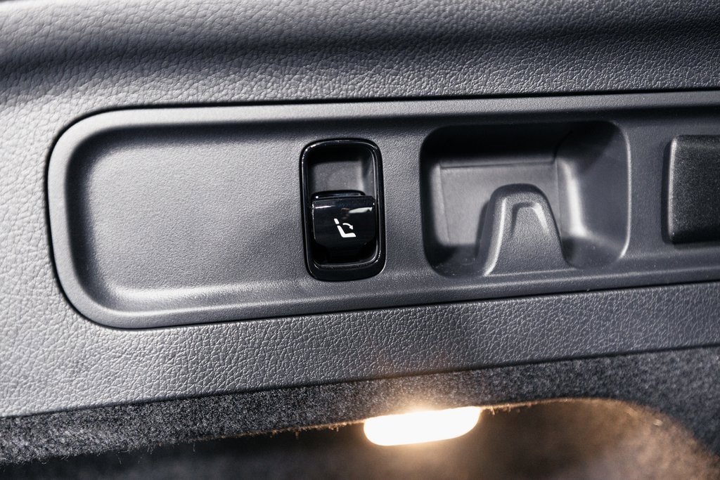 Certified 2025 Mercedes-Benz GLC 350e 4MATIC image 32