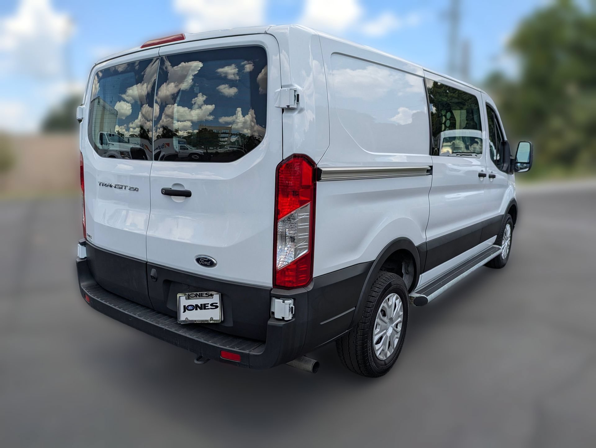 Used 2025 Ford Transit 250 Low Roof w/ Exterior Upgrade Package RWD image 5