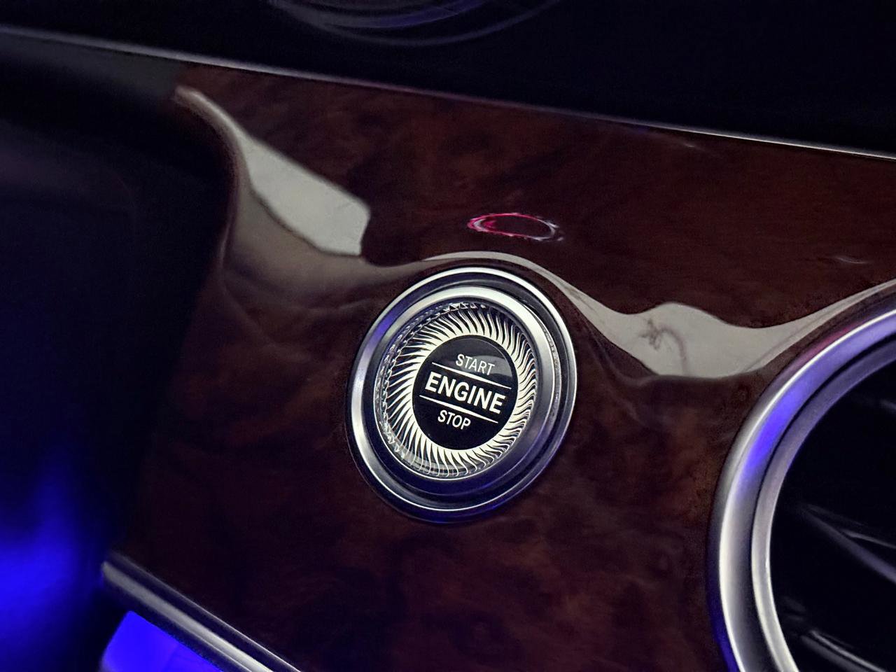 Used 2018 Mercedes-Benz E 300 4MATIC w/ Premium 1 Package image 38