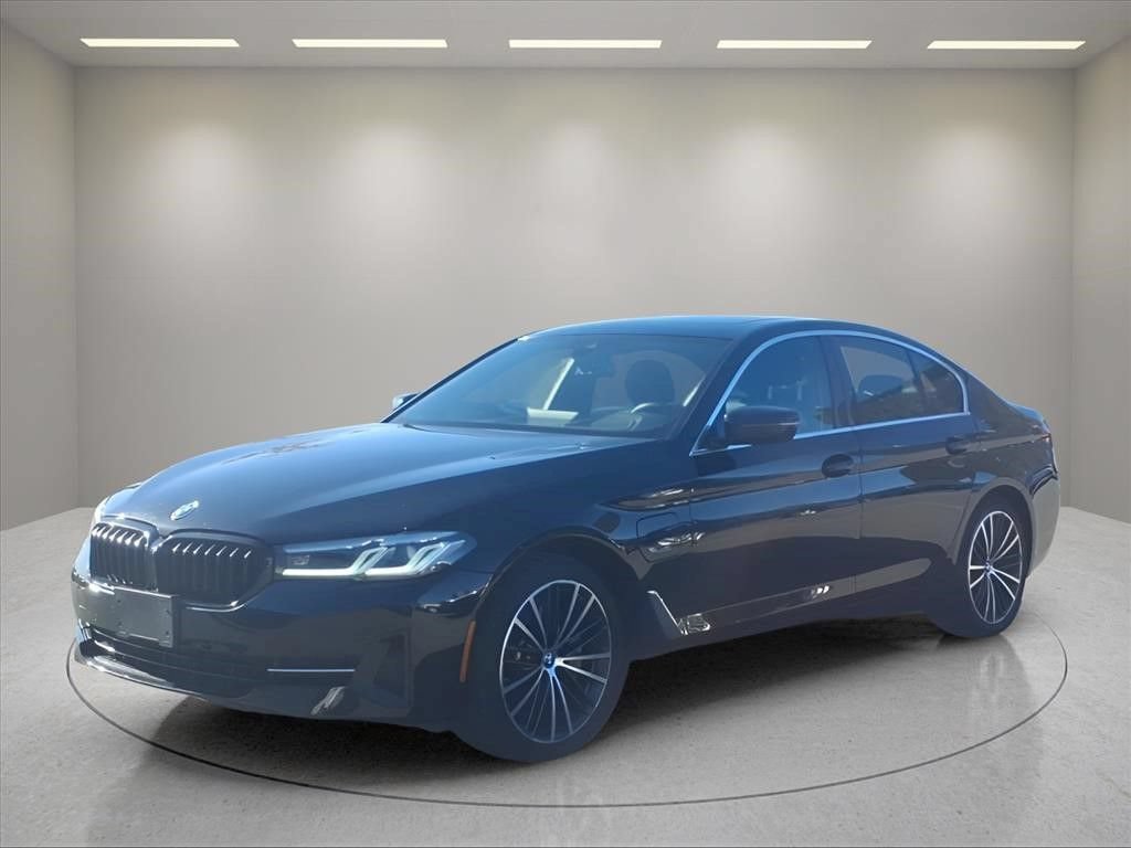 Used 2023 BMW 530e xDrive AWD/4WD image 3