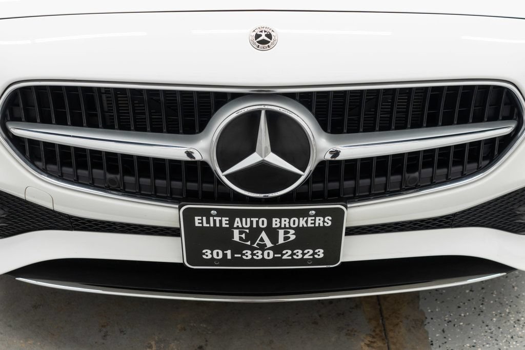Used 2025 Mercedes-Benz C 300 4MATIC Sedan image 42