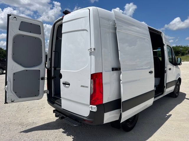 Used 2025 Mercedes-Benz Sprinter 2500 image 6