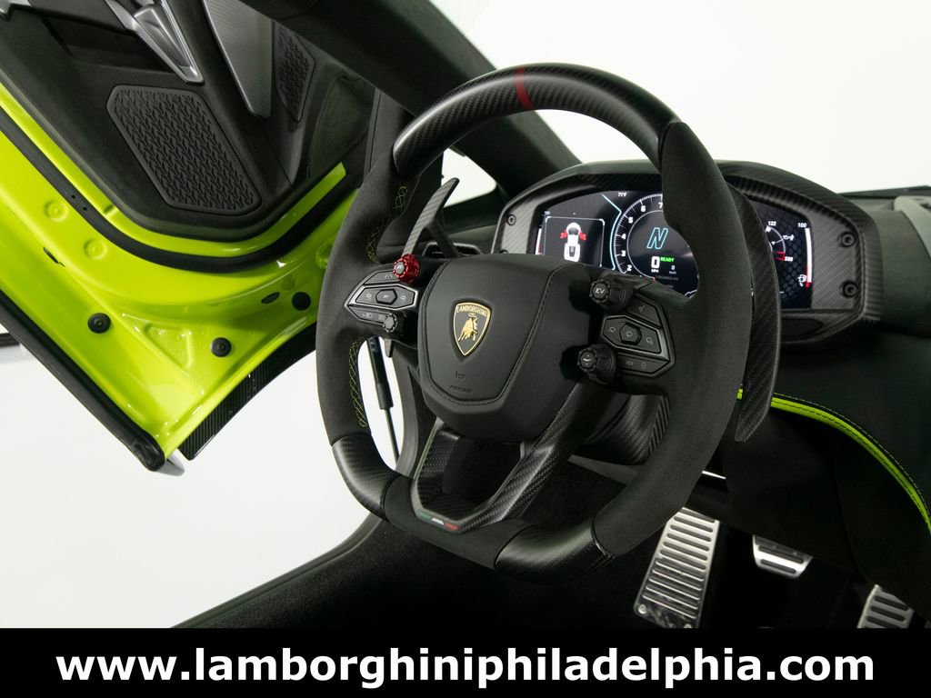 Used 2025 Lamborghini Revuelto image 34