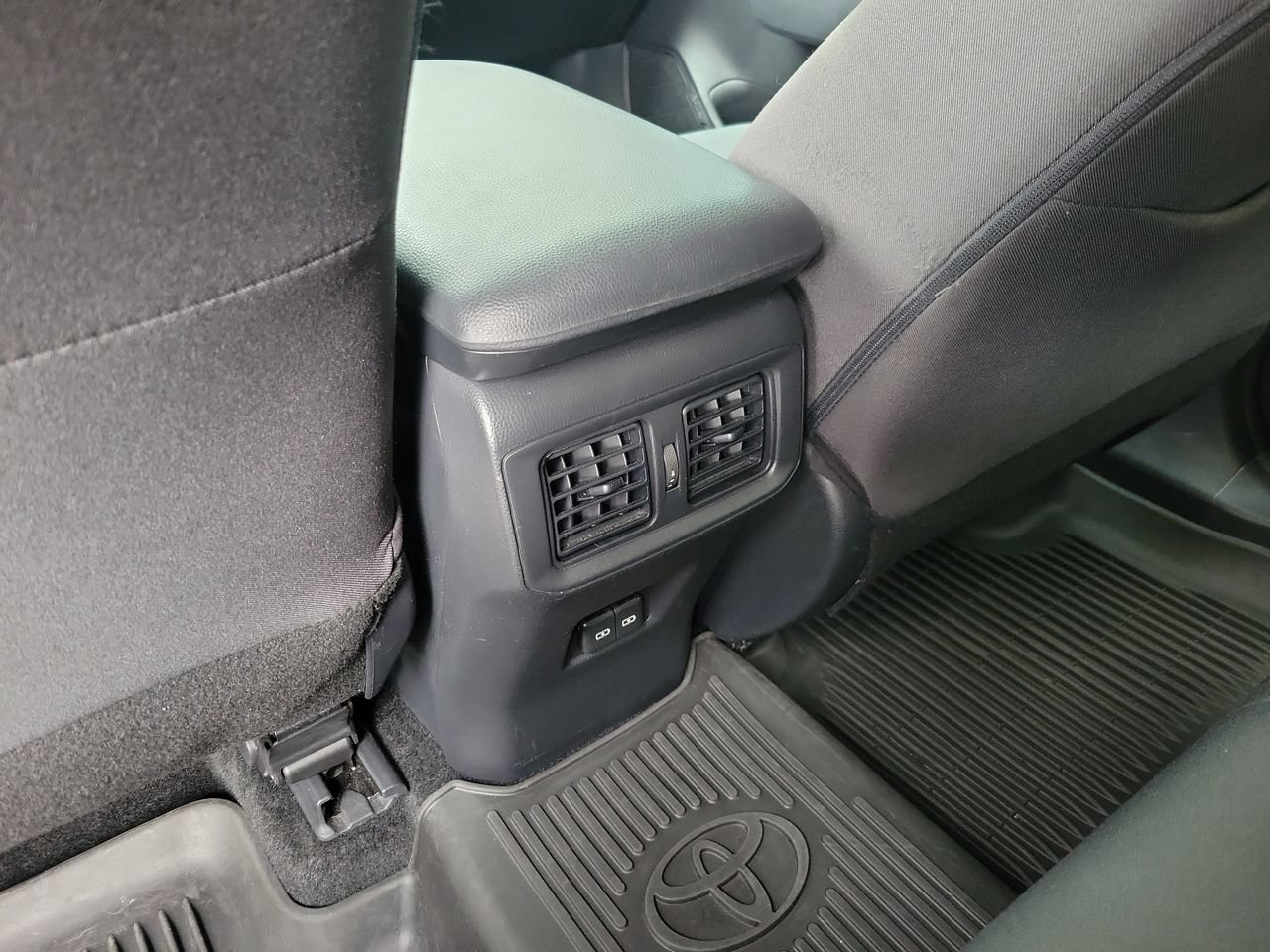 Used 2024 Toyota RAV4 XLE w/ Convenience Package FWD image 12