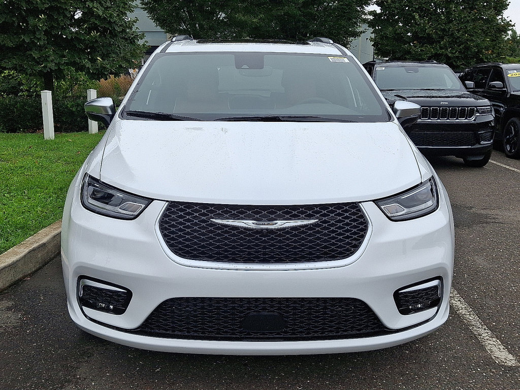 New 2026 Chrysler Pacifica Pinnacle image 2