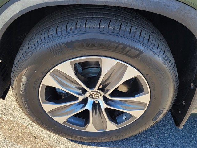 Used 2023 Toyota Highlander XLE image 18