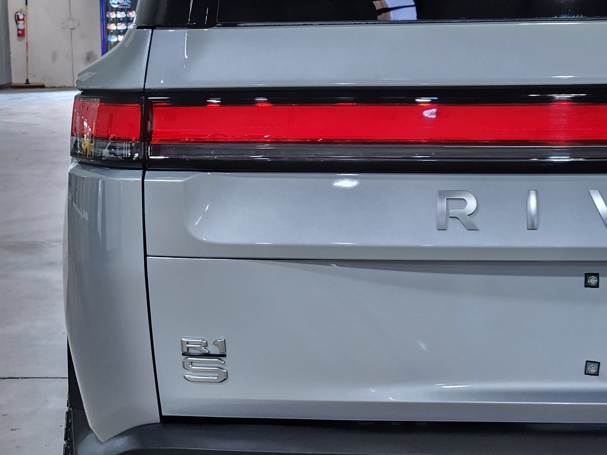 Used 2024 Rivian R1S Adventure Dual AWD/4WD image 20