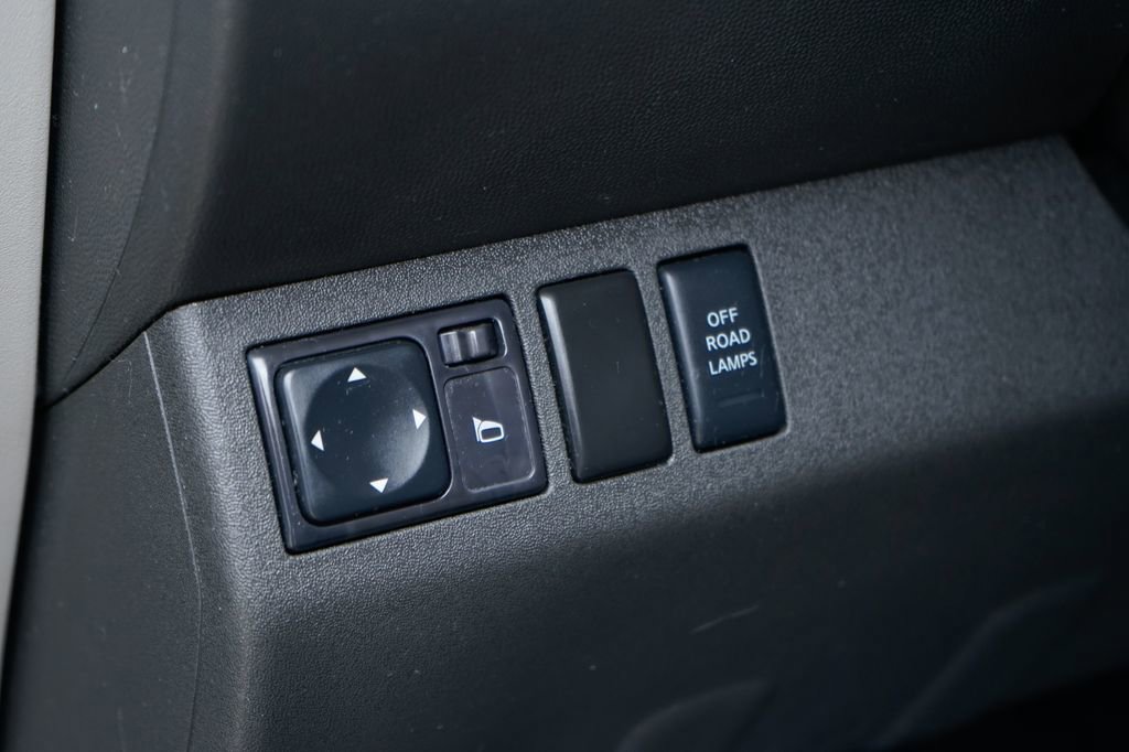 Used 2012 Nissan Xterra PRO-4X w/ Pro-4x Leather Pkg AWD/4WD image 19