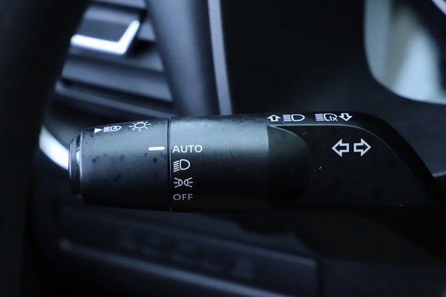 Used 2023 Nissan Rogue S image 34