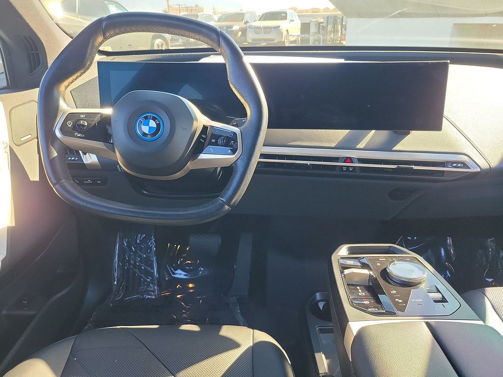 Used 2024 BMW iX xDrive50 w/ Sport Package AWD/4WD image 11