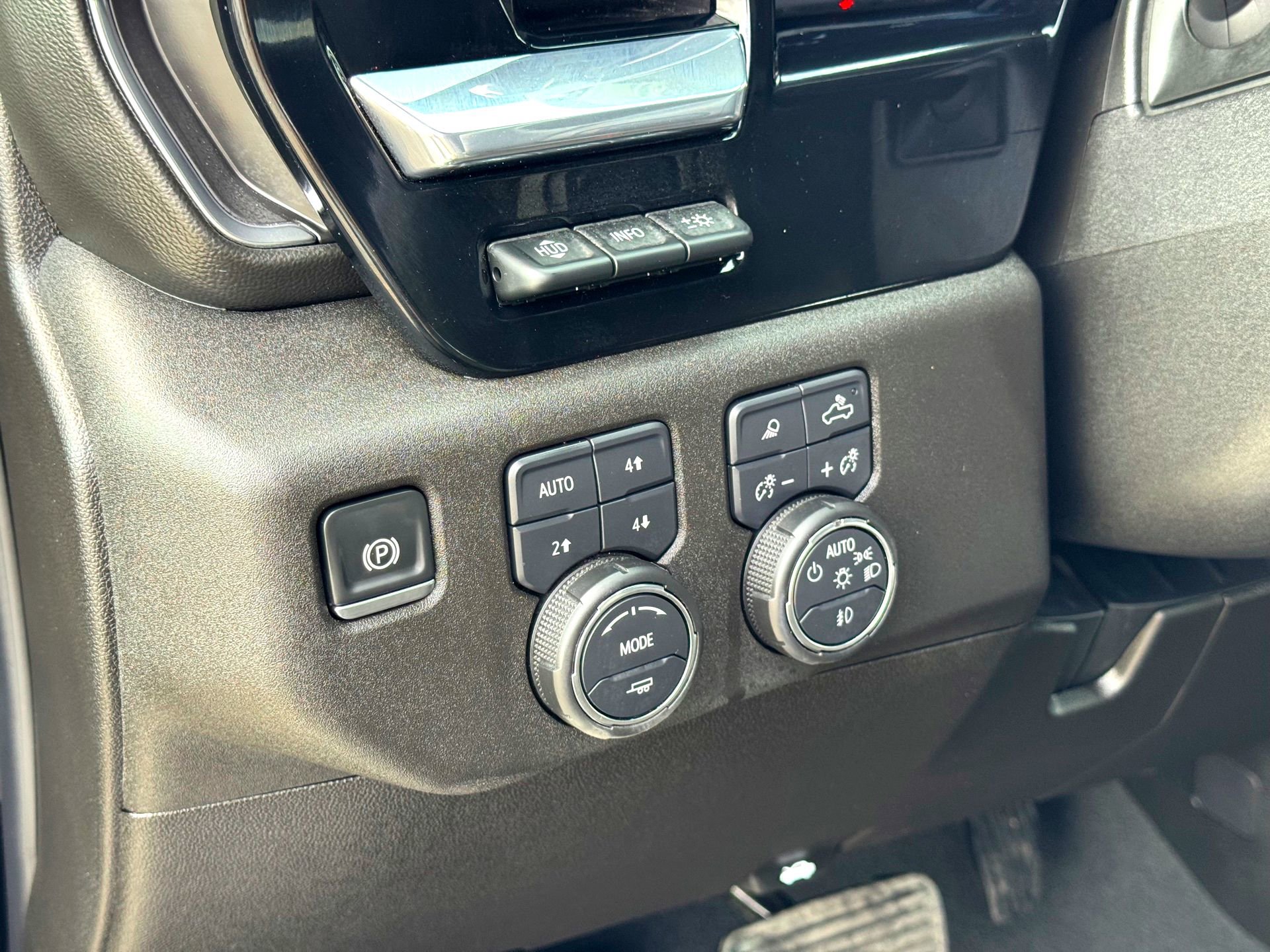 Used 2025 Chevrolet Silverado 2500 High Country w/ High Country Premium Package image 15