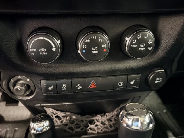 Used 2012 Jeep Wrangler Unlimited Sahara w/ Connectivity Group AWD/4WD image 23