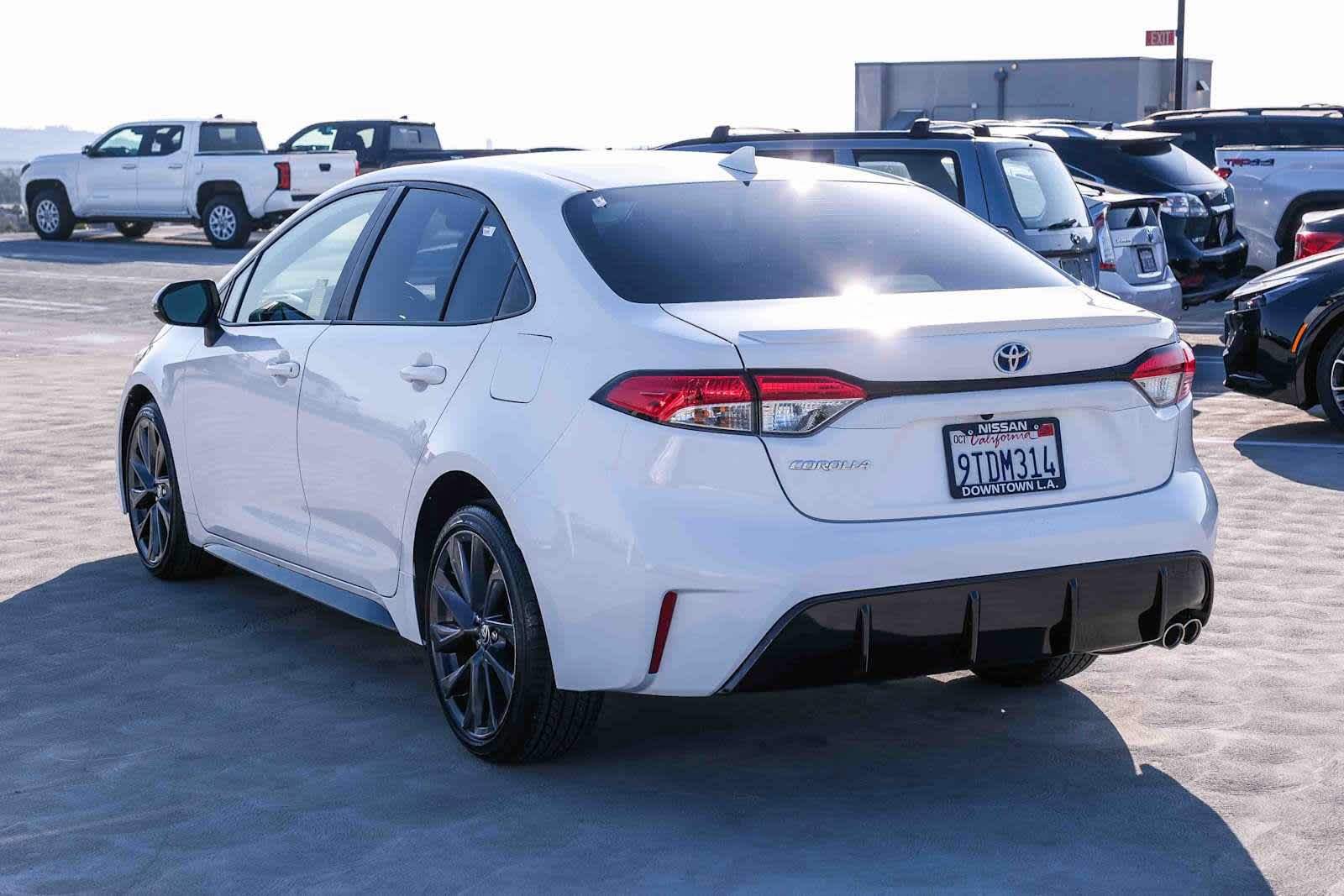 Used 2025 Toyota Corolla SE FWD image 6