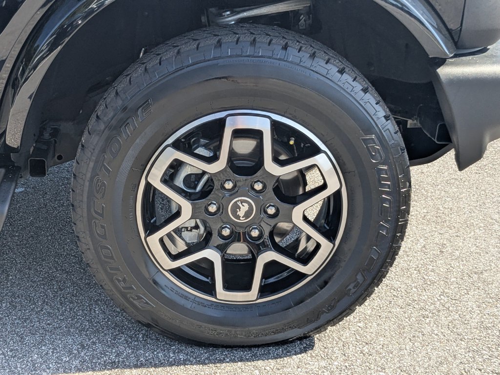 Used 2025 Ford Bronco Outer Banks AWD/4WD image 12