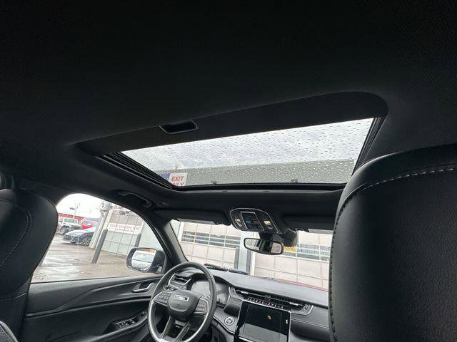 Certified 2024 Jeep Grand Cherokee Altitude image 23