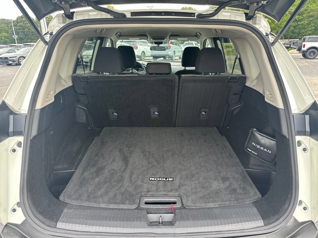 Used 2023 Nissan Rogue SV FWD image 10
