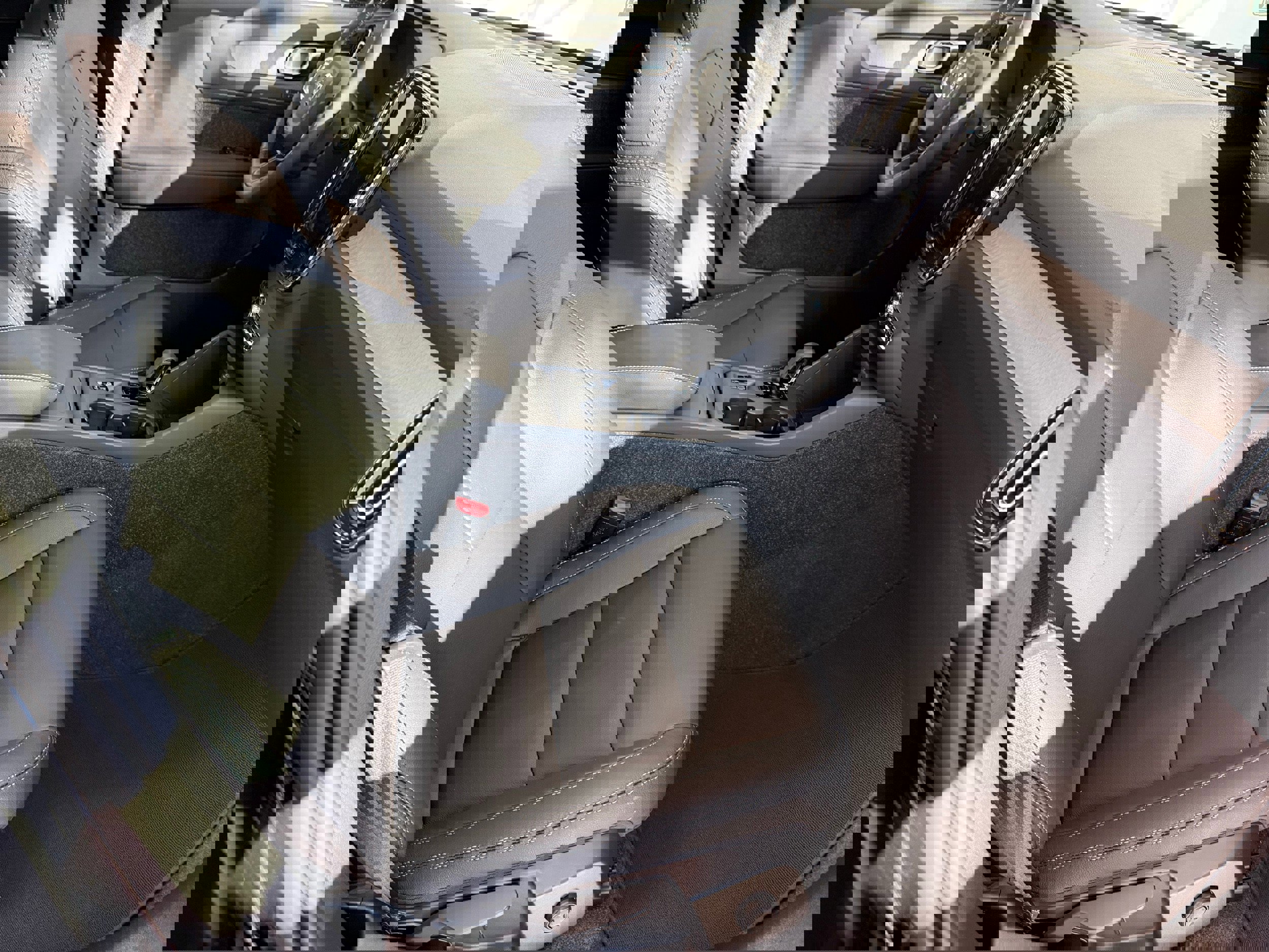 Certified 2025 Volvo XC40 B5 Core w/ Protection Package Premier image 22