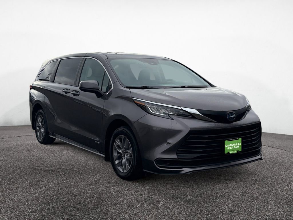 Used 2021 Toyota Sienna LE image 7