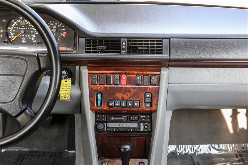 Used 1995 Mercedes-Benz E 320 Convertible image 60