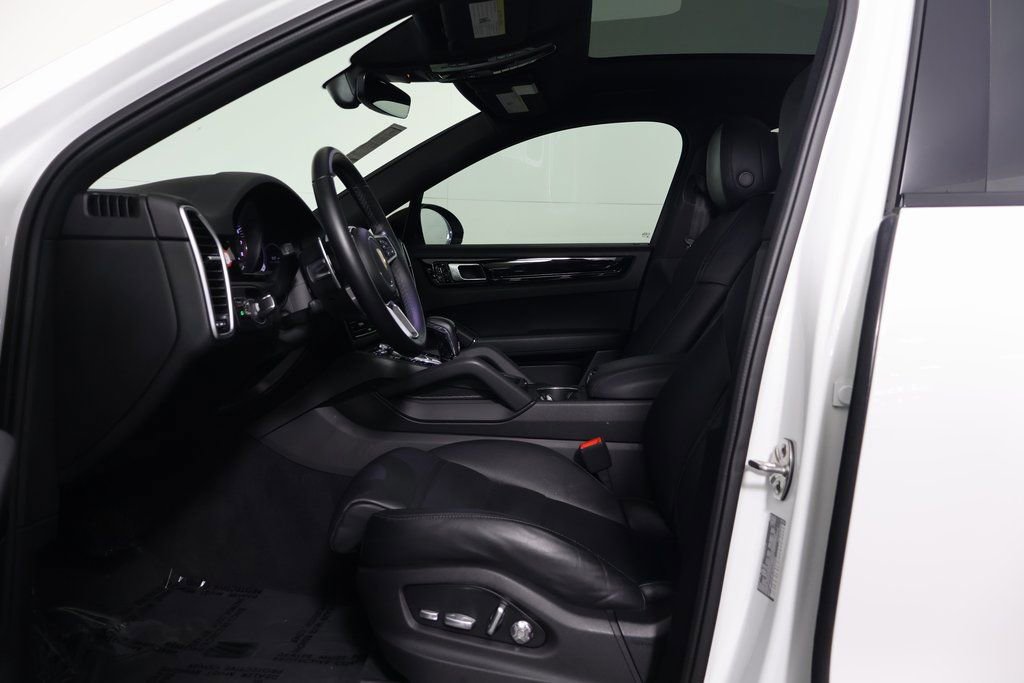 Used 2020 Porsche Cayenne E-Hybrid Coupe w/ Premium Package image 10