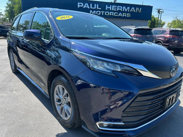 Used 2021 Toyota Sienna XLE FWD image 1