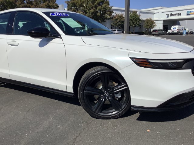 Used 2025 Honda Accord Sport image 3