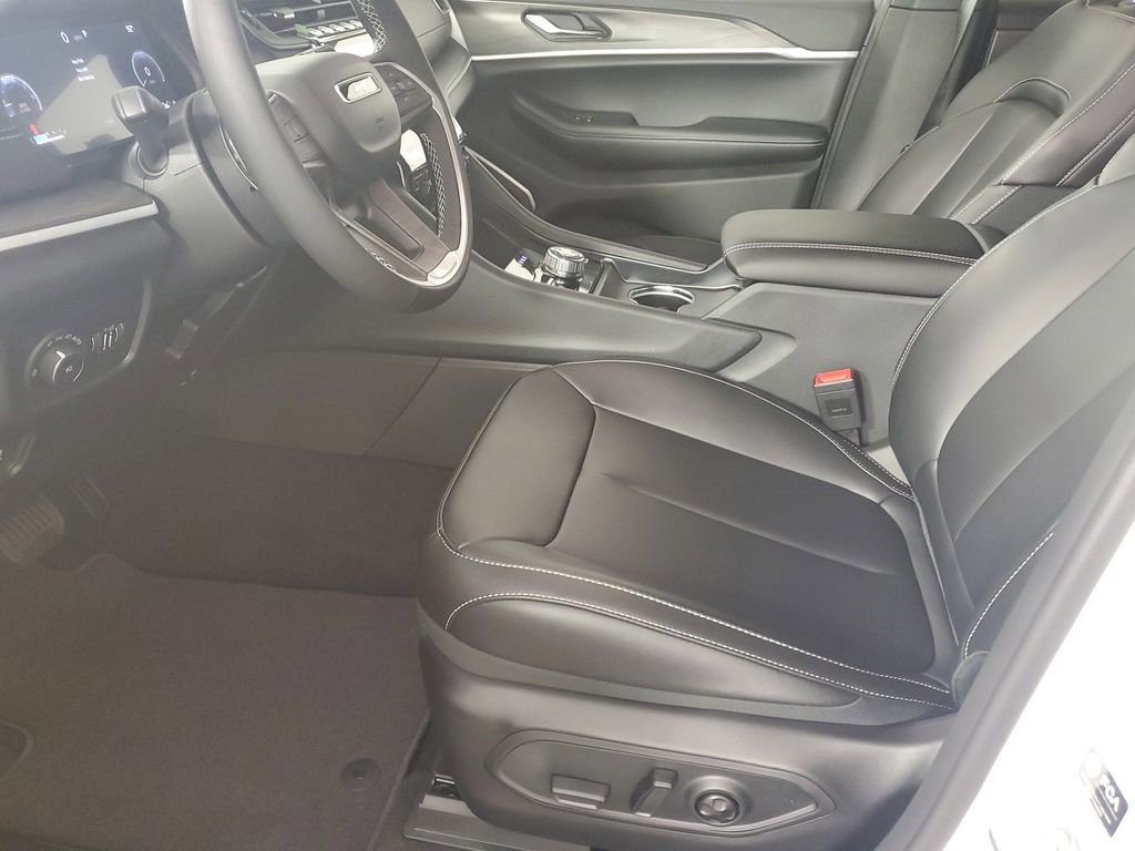 New 2025 Jeep Grand Cherokee Limited w/ Black Appearance Package image 11