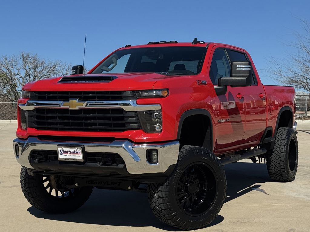 Used 2024 Chevrolet Silverado 2500 LT image 2