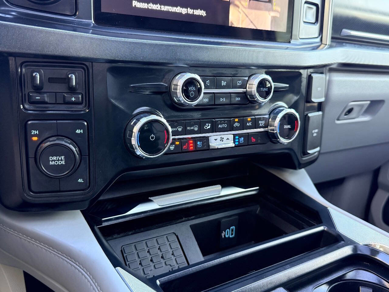 Used 2024 Ford F450 Limited w/ FX4 Off-Road Package image 29