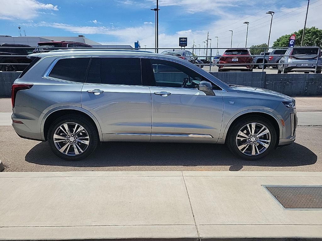 Used 2025 Cadillac XT6 Premium Luxury FWD image 8
