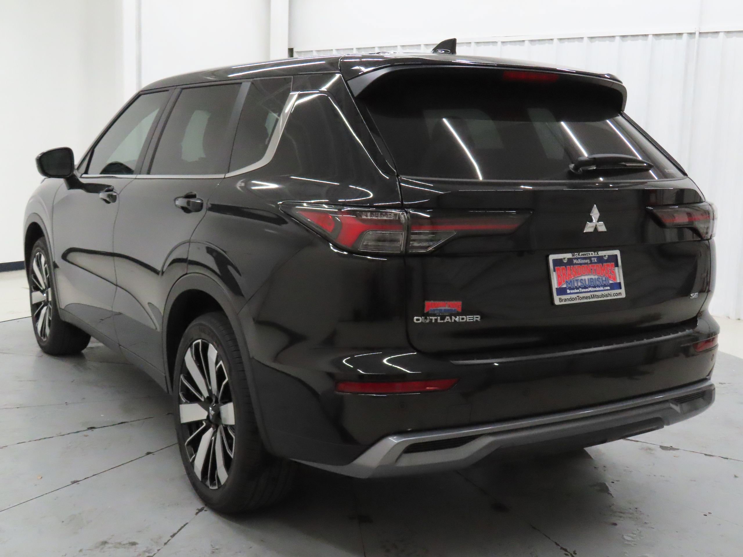 New 2026 Mitsubishi Outlander SE image 5