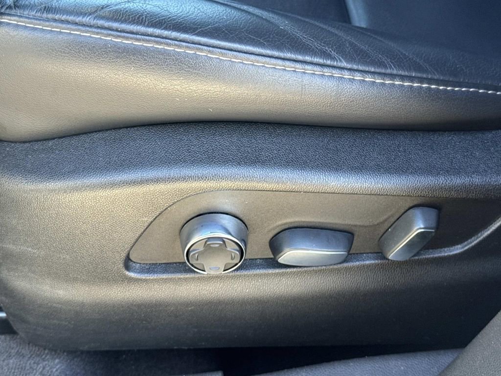 Used 2024 Cadillac XT4 Premium Luxury image 17