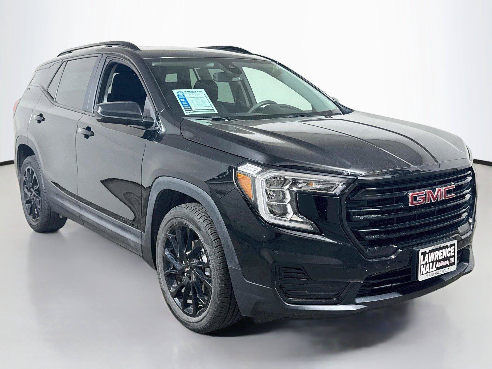 Used 2024 GMC Terrain SLE w/ Driver Convenience Package FWD image 3