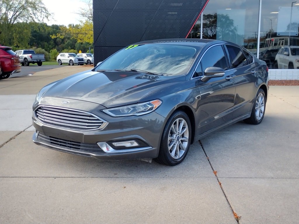 Used 2017 Ford Fusion SE w/ Fusion SE Technology Package