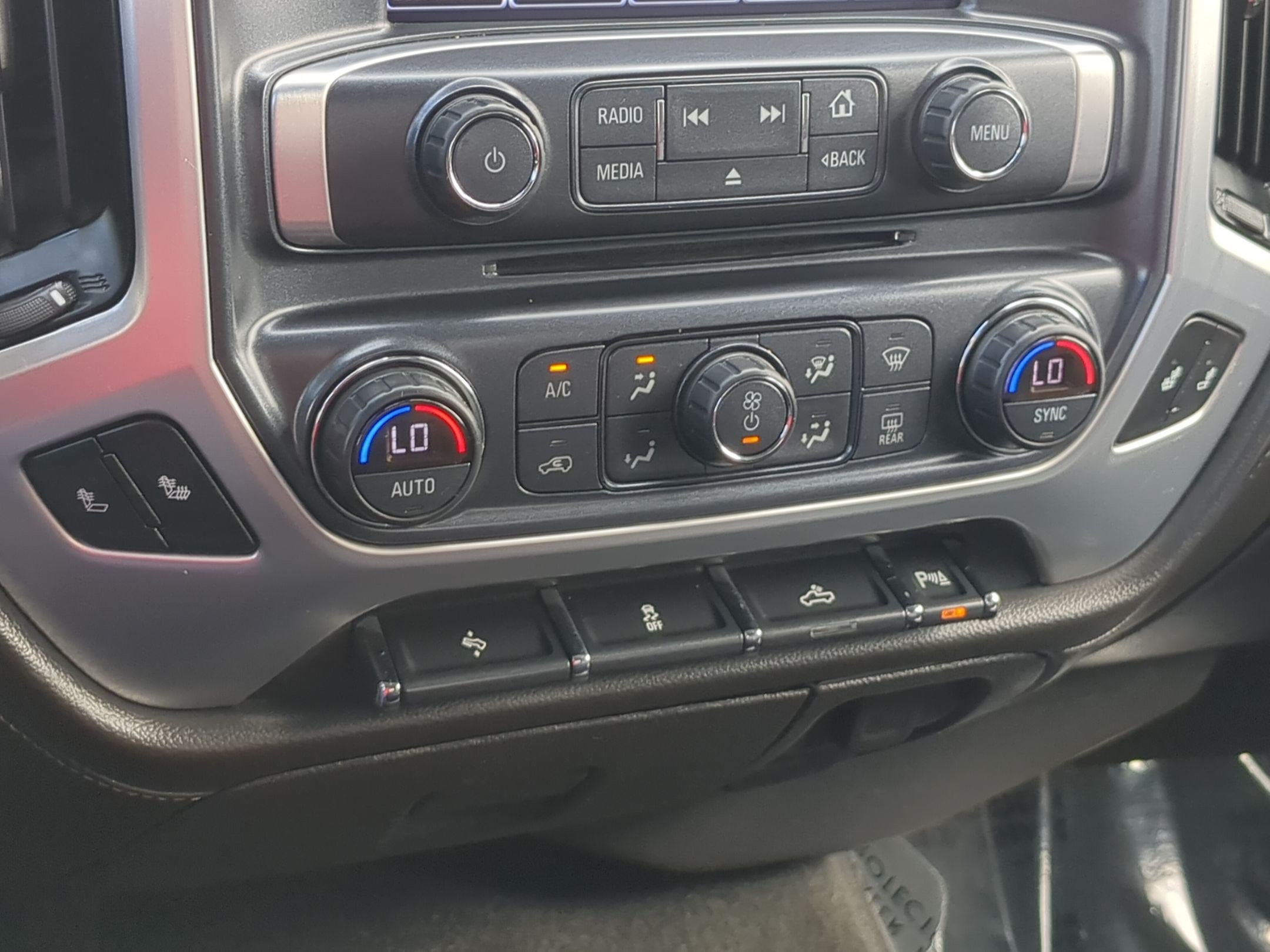 Used 2018 GMC Sierra 1500 SLT w/ SLT Preferred Package AWD/4WD image 23