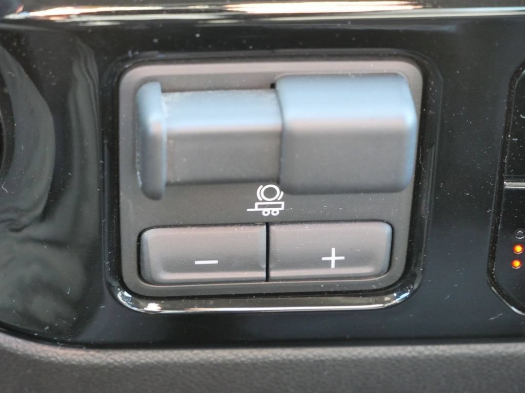 Used 2025 Chevrolet Silverado 2500 LT w/ Convenience Package AWD/4WD image 49