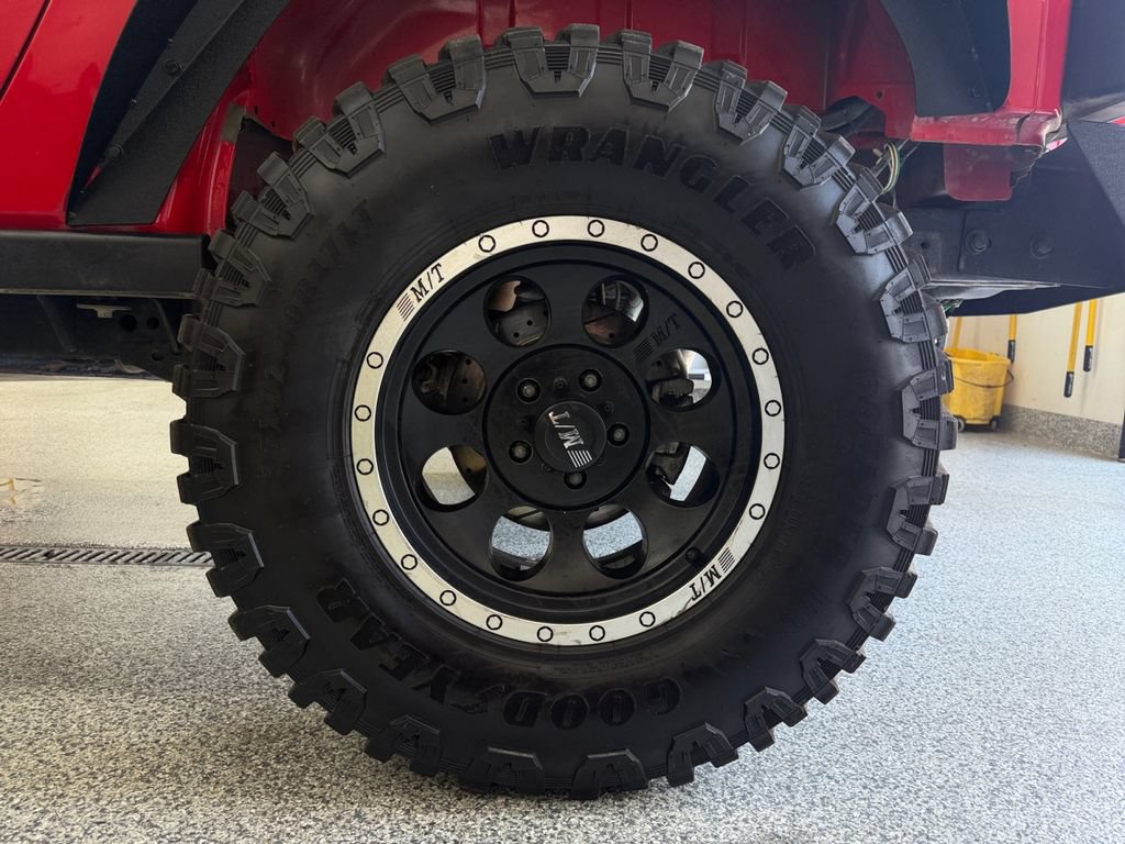 Used 2016 Jeep Wrangler Rubicon w/ Power Convenience Group AWD/4WD image 46