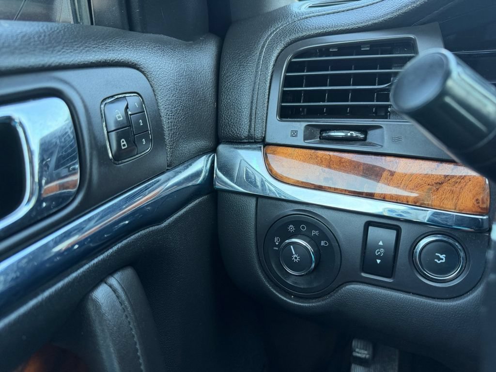 Used 2013 Lincoln MKS AWD image 22