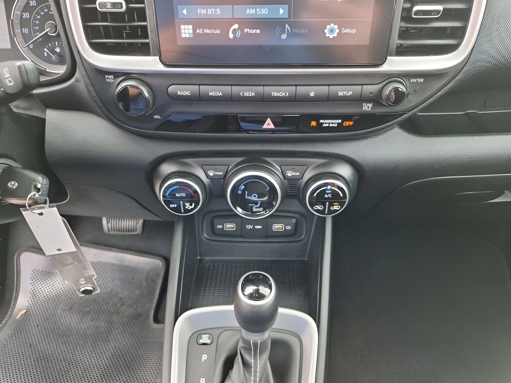 Used 2022 Hyundai Venue SEL image 38