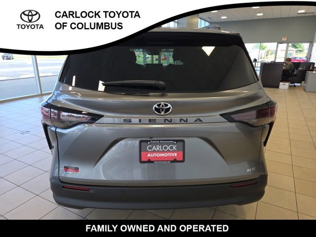 Used 2026 Toyota Sienna XLE FWD image 8