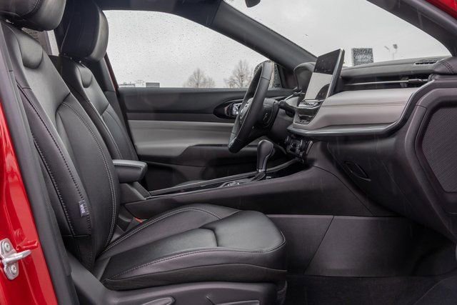 Used 2025 Jeep Compass Limited image 7