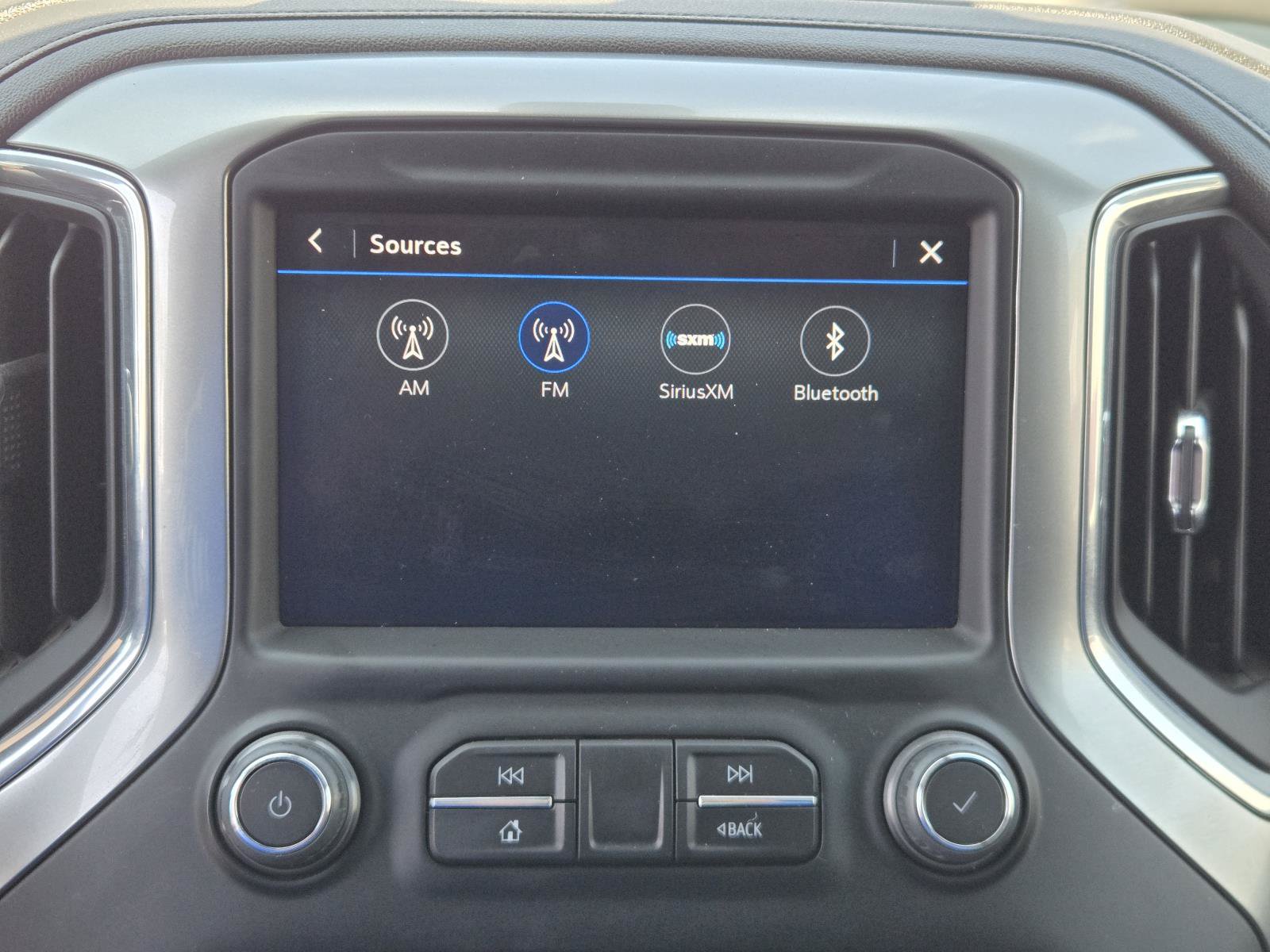 Used 2022 Chevrolet Silverado 1500 LT RWD image 9