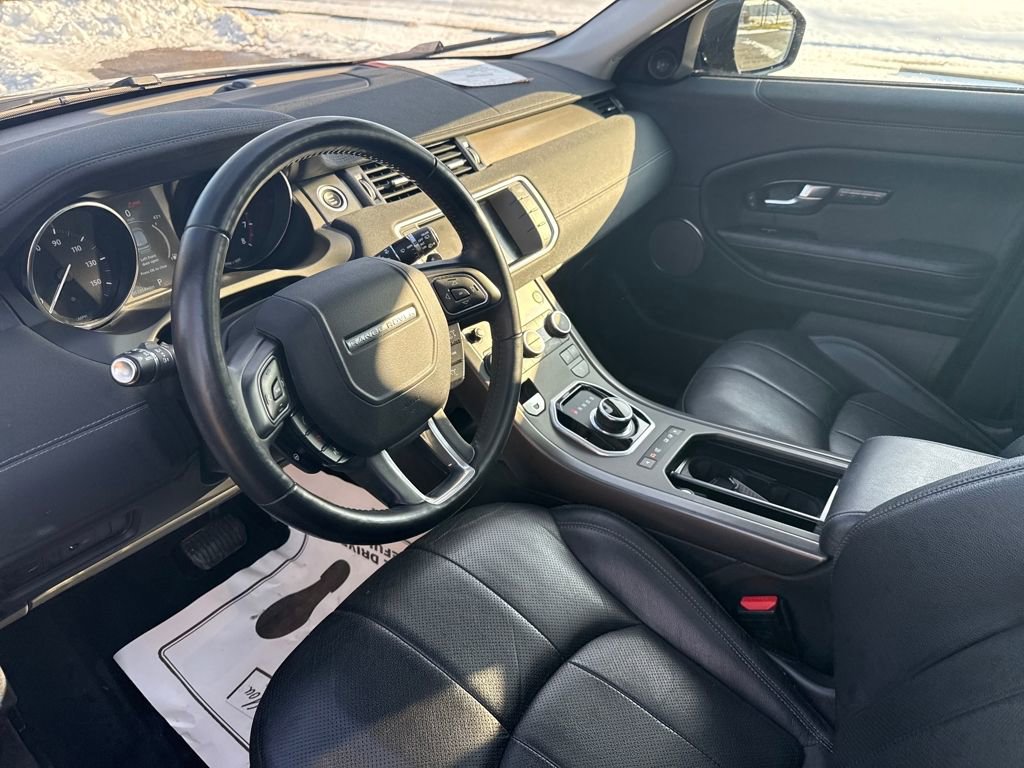 Used 2019 Land Rover Range Rover Evoque SE Premium image 12