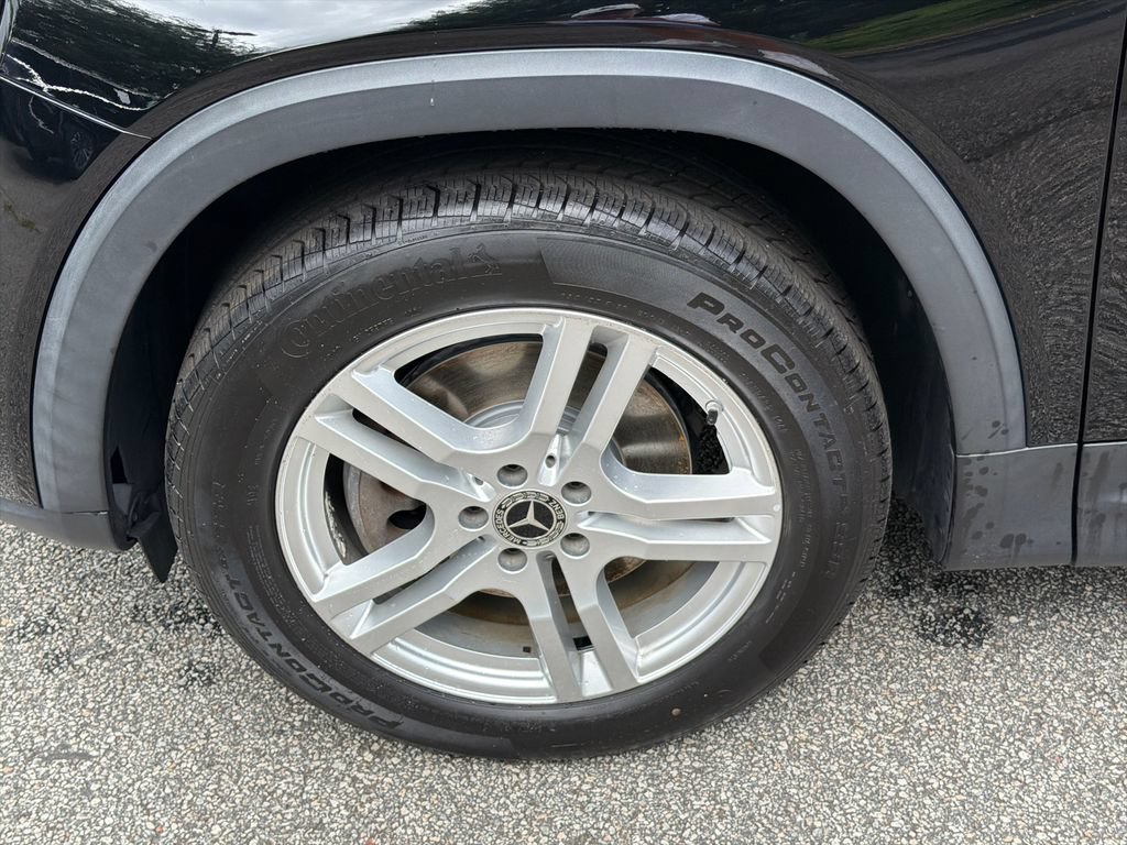 Used 2021 Mercedes-Benz GLB 250 4MATIC w/ Premium Package image 11