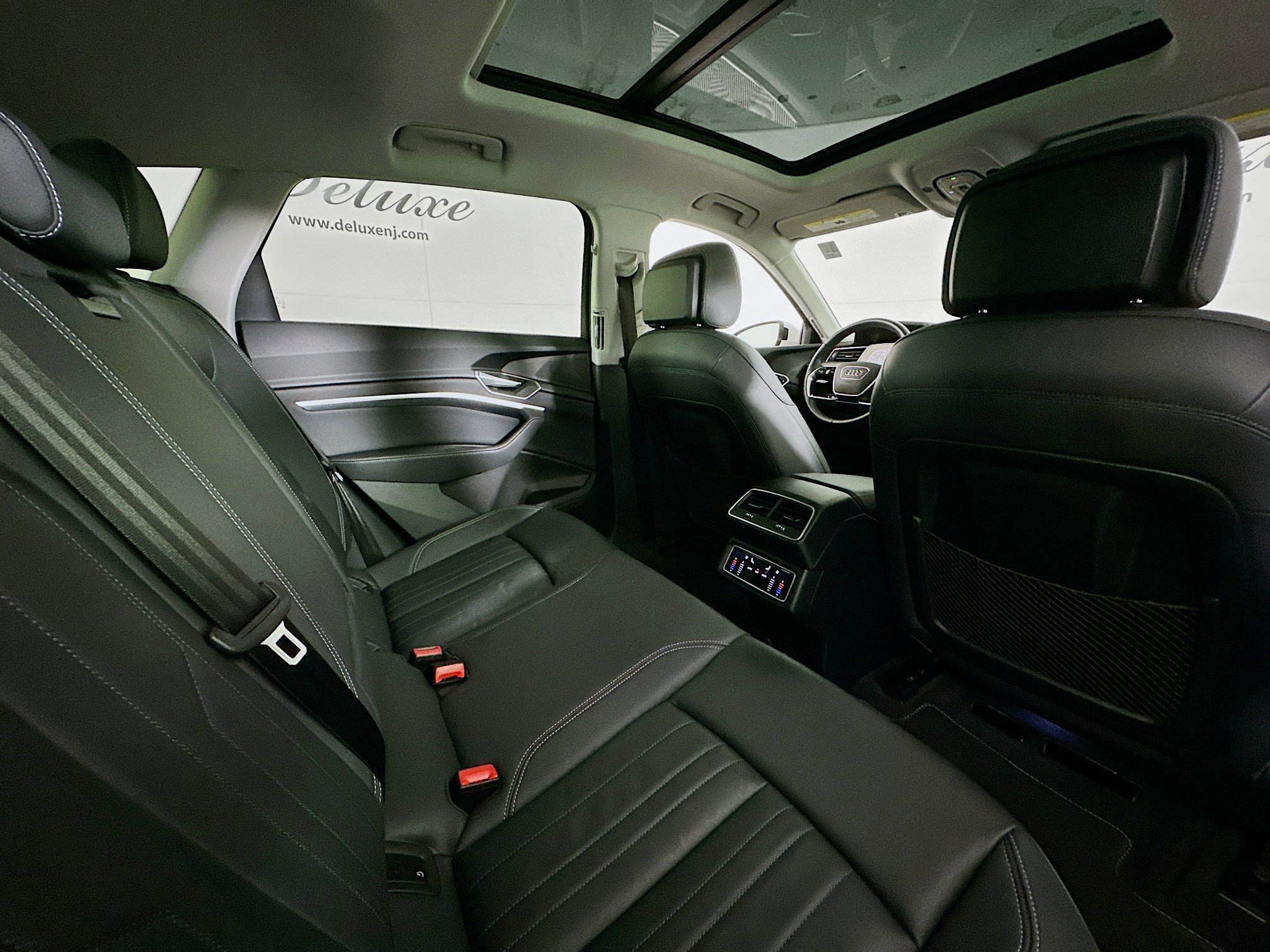 Used 2022 Audi e-tron Premium w/ Convenience Plus Package image 29