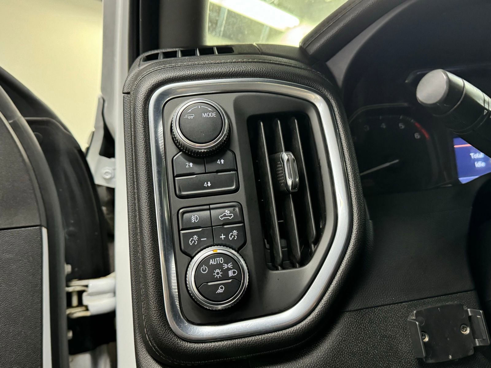 Used 2020 GMC Sierra 3500 SLE w/ SLE Convenience Package image 21