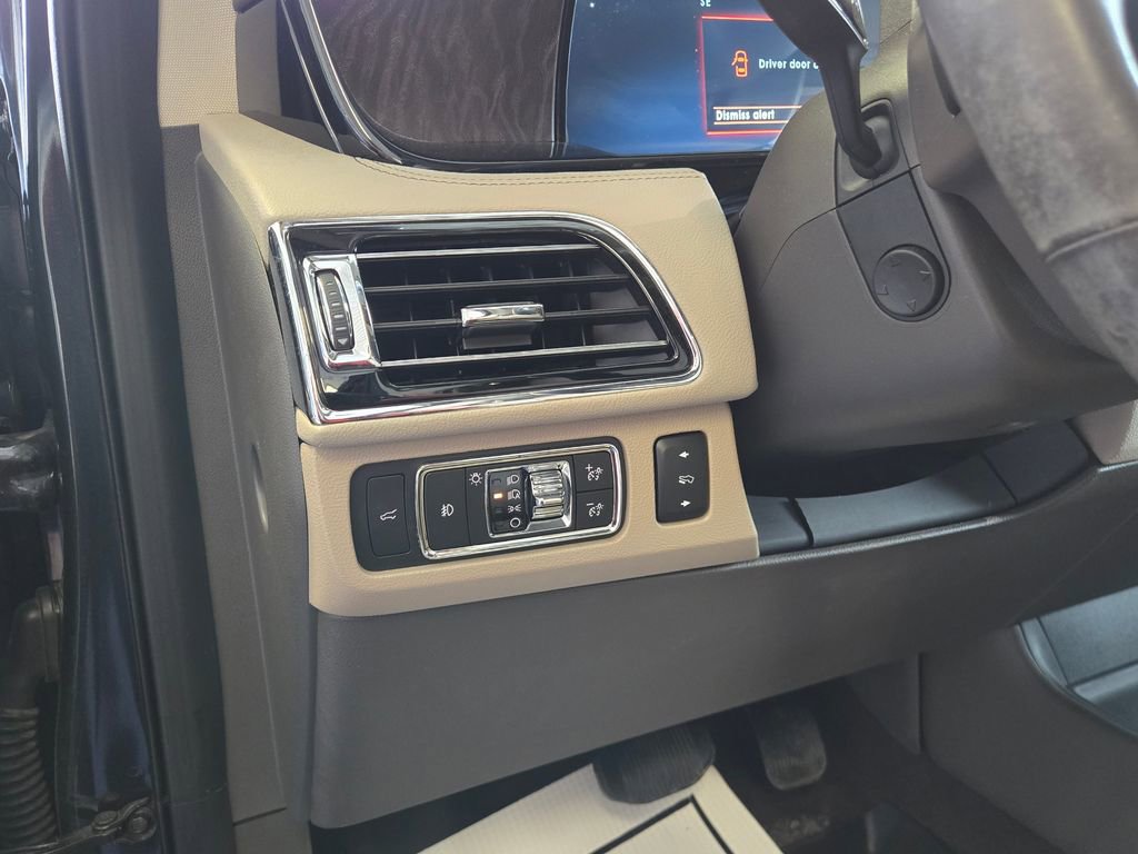 Used 2022 Lincoln Navigator Reserve image 13