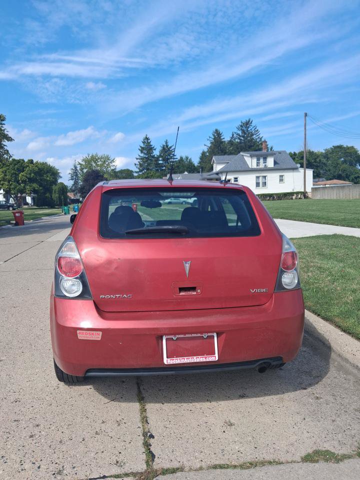 Used 2010 Pontiac Vibe w/ Preferred Package FWD image 10