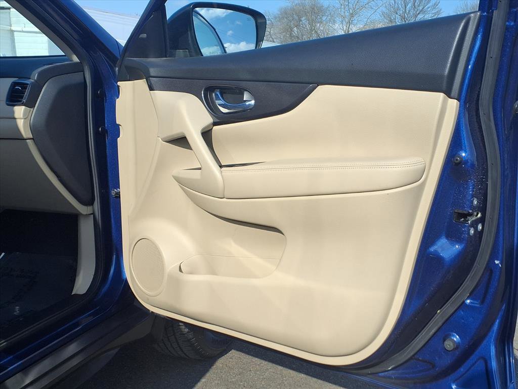 Used 2019 Nissan Rogue SV image 12