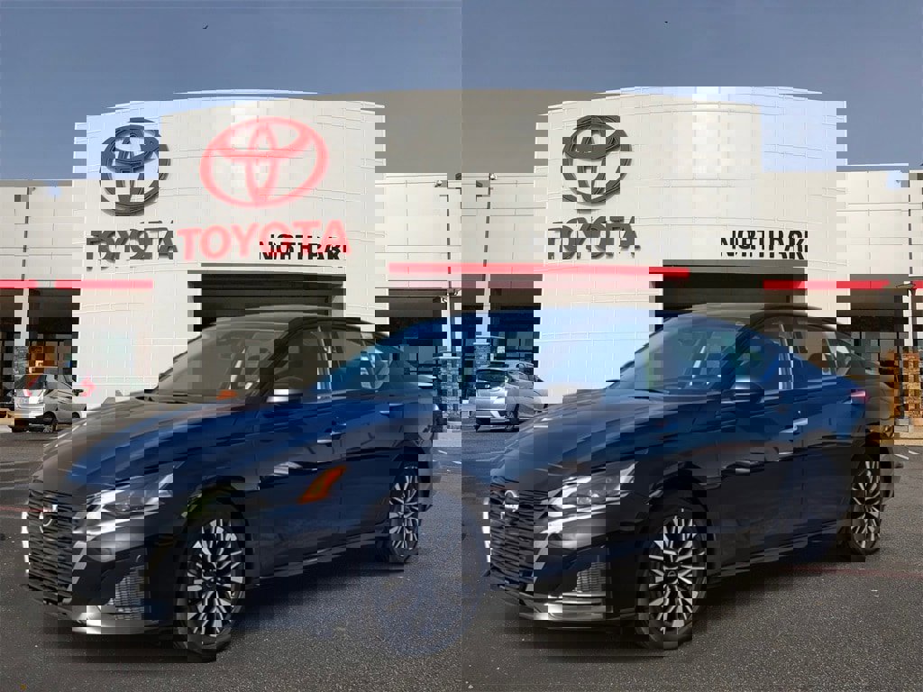 Used 2024 Nissan Altima 2.5 SV